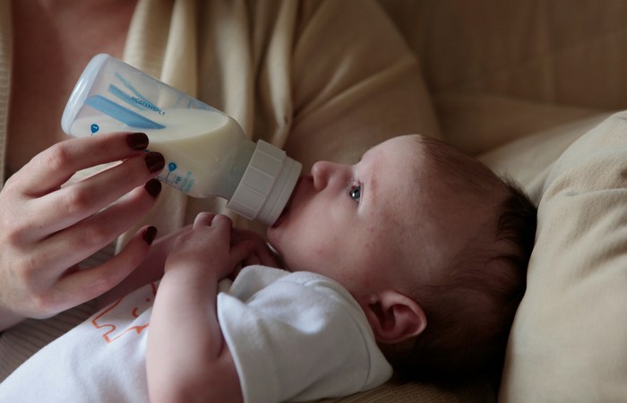 Publikacja o mikroplastiku w żywności dla niemowląt