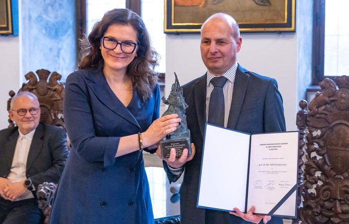 Profesor Rafał Dziadziuszko z nagrodą im. Jana Heweliusza