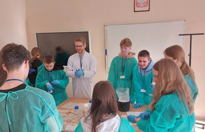GUMed w drodze po talenty – kolejne szkoły na mapie Mobilnych Laboratoriów Badawczych 
