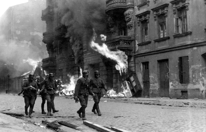 Tajemnice z muzealnej półki 04/2025: Pamięć o bohaterach – 19 kwietnia 1943 r. i powstanie w getcie warszawskim