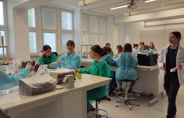Od ucznia do badacza – przyszłe talenty medycyny, farmacji i nauk o zdrowiu ponownie w laboratoriach GUMed