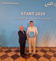 Na zdjęciu: prof. Michał Żmijewski, prorektor ds. nauki GUMed, lek. Adrian Perdyan