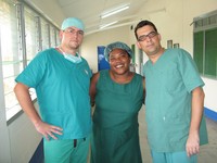 Z instrumentariuszką Marian na bloku operacyjnym szpitala w Takoradi