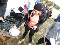 Losowanie pamiątkowych nagród dla uczestników zawodów