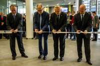 Uroczystość otwarcia nowego budynku Instytutu Biotechnologii Uniwersytetu Gdańskiego - przecięcie wstęgi, od lewej, Rektor Uniwersytetu Gdańskiego prof. Bernard Lammek, Kanclerz UG i Rektor Elekt prof. Jerzy Gwizdała, Rektor Gdańskiego Uniwersytetu Medycznego prof. Janusz Moryś i Dziekan Międzyuczelnianego Wydziału Biotechnologii UG GUMed prof. Igor Konieczny, fot. M. Ochocki/KFP/UG