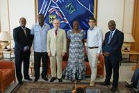 Podczas wizyty w Pałacu Prezydenckim. Od lewej: dr M. Thalamas, dr J-M Masumbuco. prof. A. Kingsnorth, Ekscelencja Simone Gbagbo, M. Śmietański i J-D Guigrey
