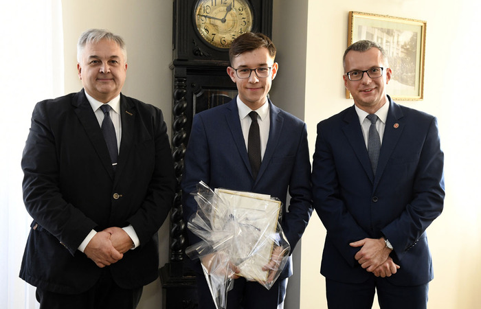 Rektor Gruchała nagrodził studenta