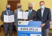 rektor GUMed prof. Marcin Gruchała, członek Zarządu Województwa Pomorskiego Agnieszka Kapała-Sokalska, marszałkowie: Wiesław Byczkowski i Mieczysław Struk