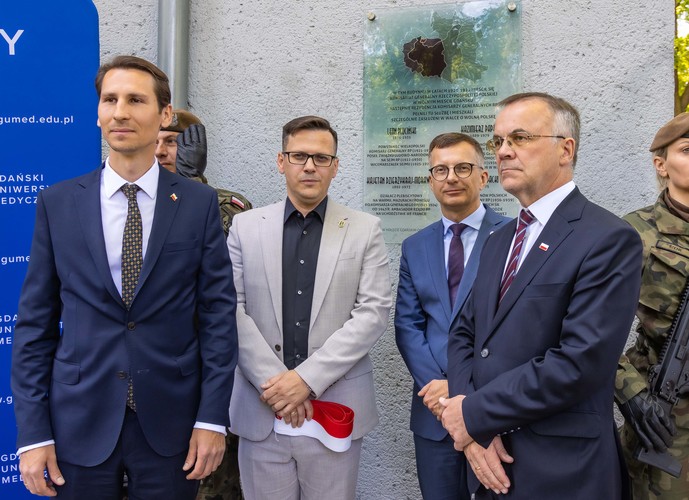 P.Sudara_-_Odsłonięcie_tablicy_pamiątkowej_(29).jpg