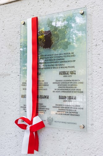 P.Sudara_-_Odsłonięcie_tablicy_pamiątkowej_(1).jpg