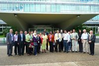 Uczestnicy kursu przed siedzibą Światowej Organizacji Zdrowia w Genewie