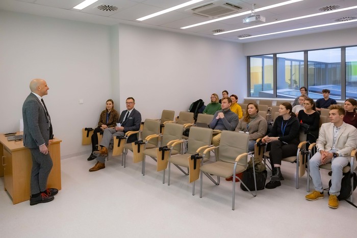 P.Sudara_-_Profesor_Maciej_L._Goniewicz_–_wykład_otwarty_-_004.jpg