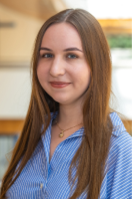 Portret mgr Klaudii Mielczarek, specjalistki ds. analizy danych w Centralnym Biobanku GUMed