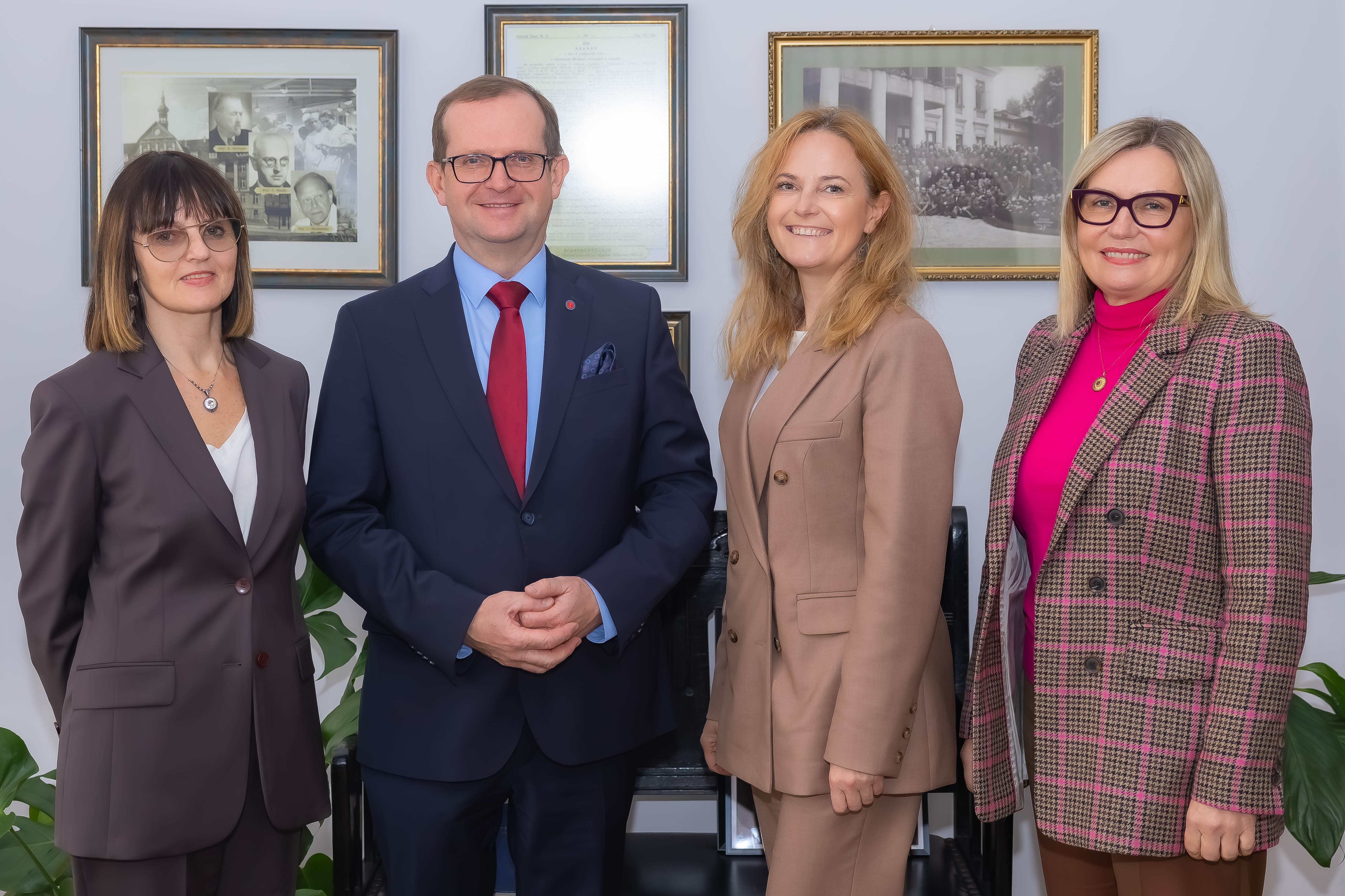 wiceminister zdrowia Katarzyna Kęcka u rektora