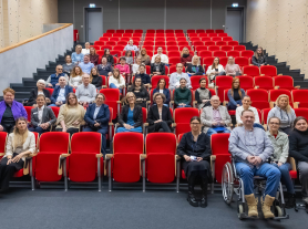 Zdjęcie grupowe uczestników konferencji