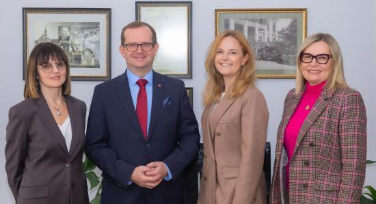 wiceminister zdrowia Katarzyna Kęcka u rektora