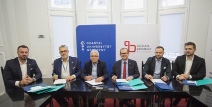 podpisanie umowy u rektora