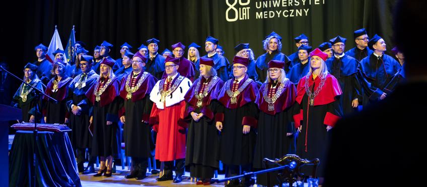 Władze Uczelni podczas uroczystej inauguracji