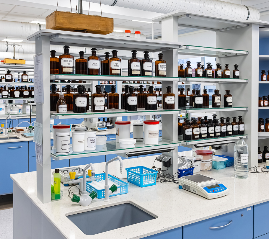 Laboratorium na Wydziale Farmaceutycznym