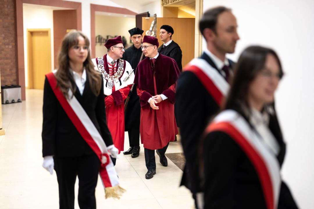 Władze Uczelni i poczet sztandarowy