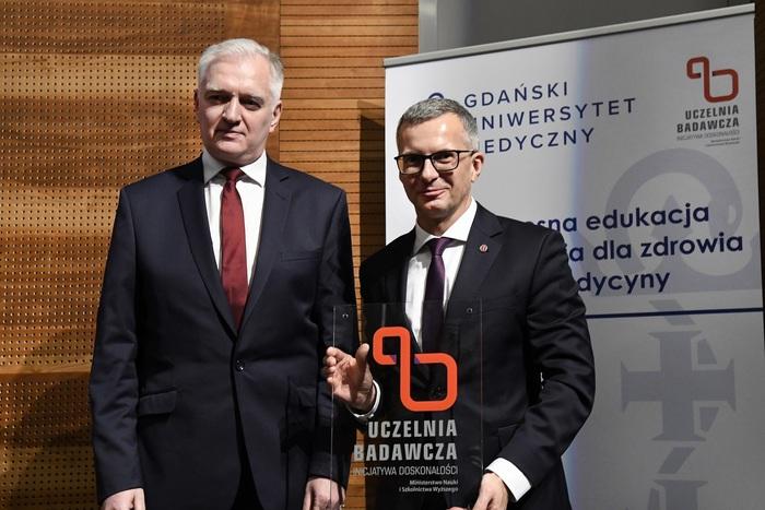 Wspólne zdjęcie prof. Marcina Gruchały i Jarosława Gowina